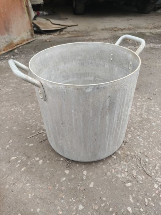 Продаётся алюминевая кастрюля 30л.СССР толстостенная