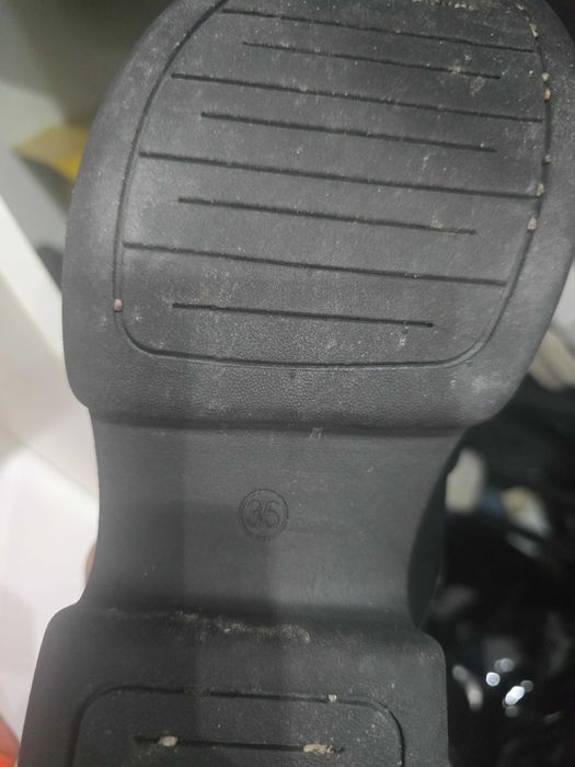 Отдам женскую подрастковую обувь