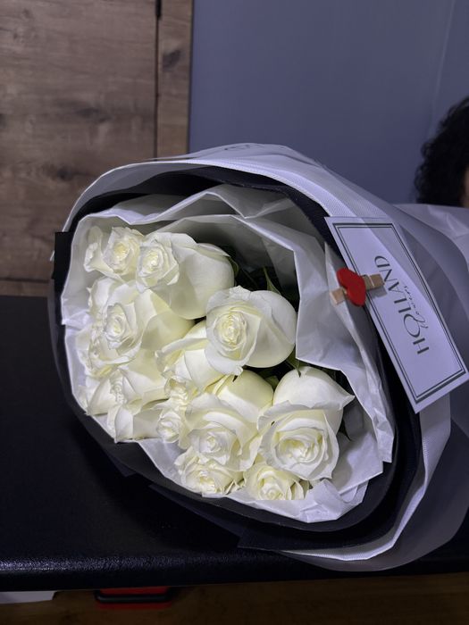 Белые розы 17 шт