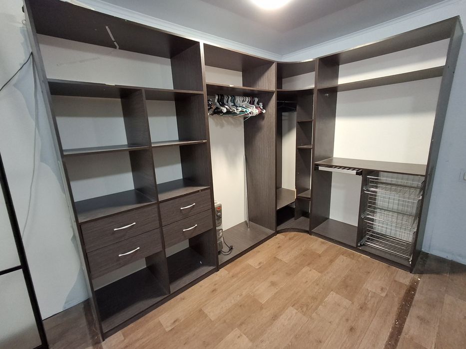 Шкаф угловой гардеробная