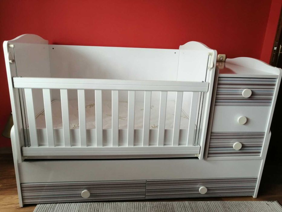 Комбинирана детска кошара, легло 165/70,скрин,матрак за кошарата110/70