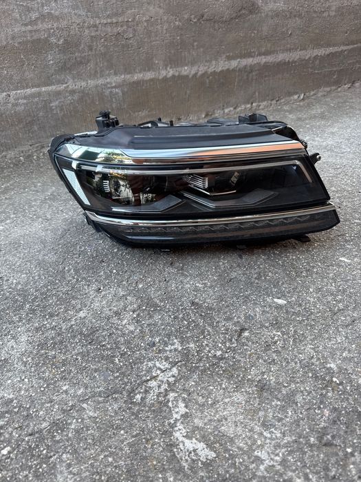Фар за Фолсваген Тигуна VW tiguan десен