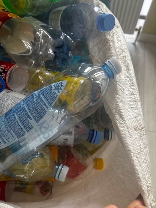 Пустые пластиковые бутылки. Разного размера .