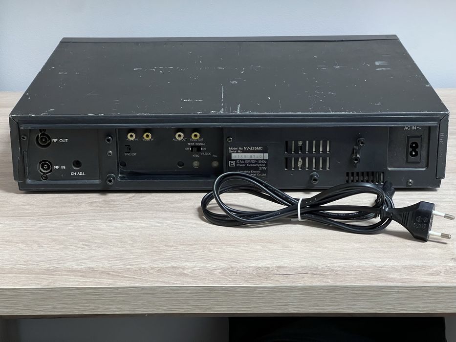 Видеомагнитофон National NV-J25.