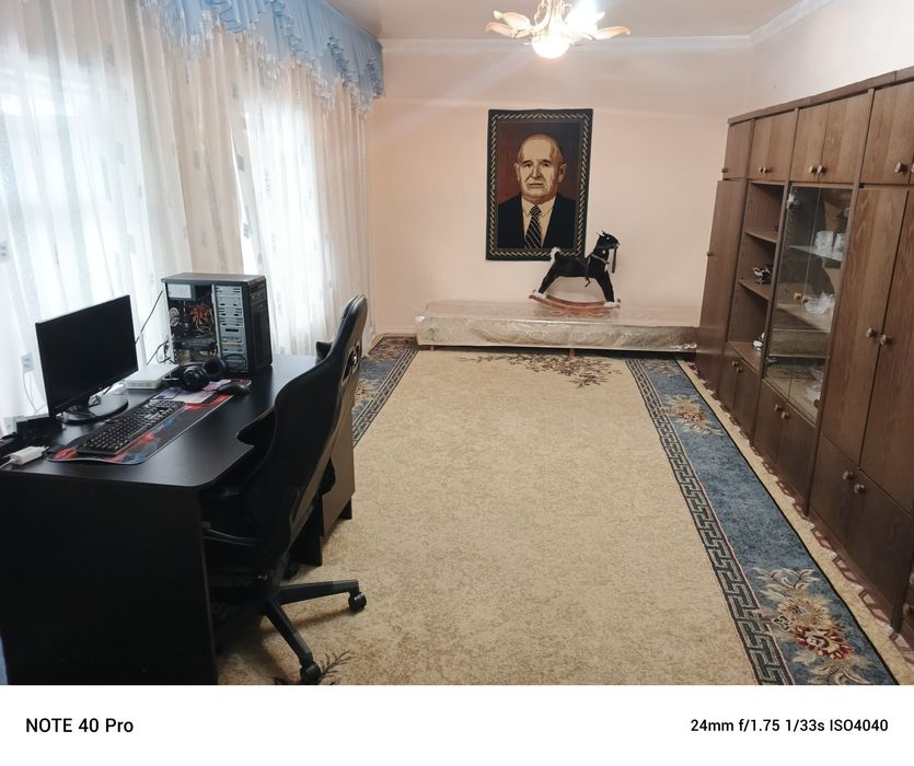 8 sotiqli xovli sotiladi