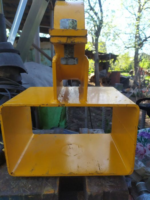 Хомут для труб диаметром 130 мм