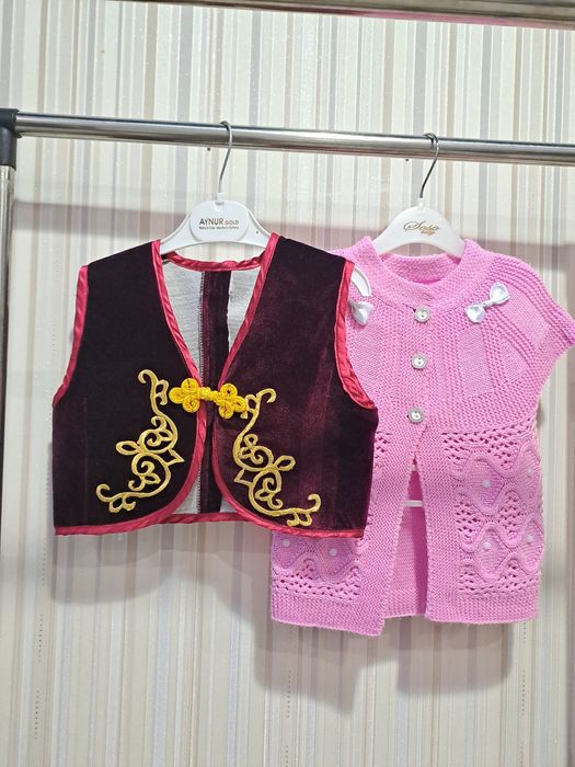 Безрукавка, жилетка для девочки