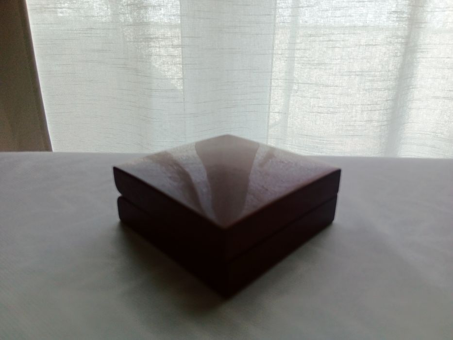 Елегантни мъжки бутонели – стилен аксесоар за официален костюм