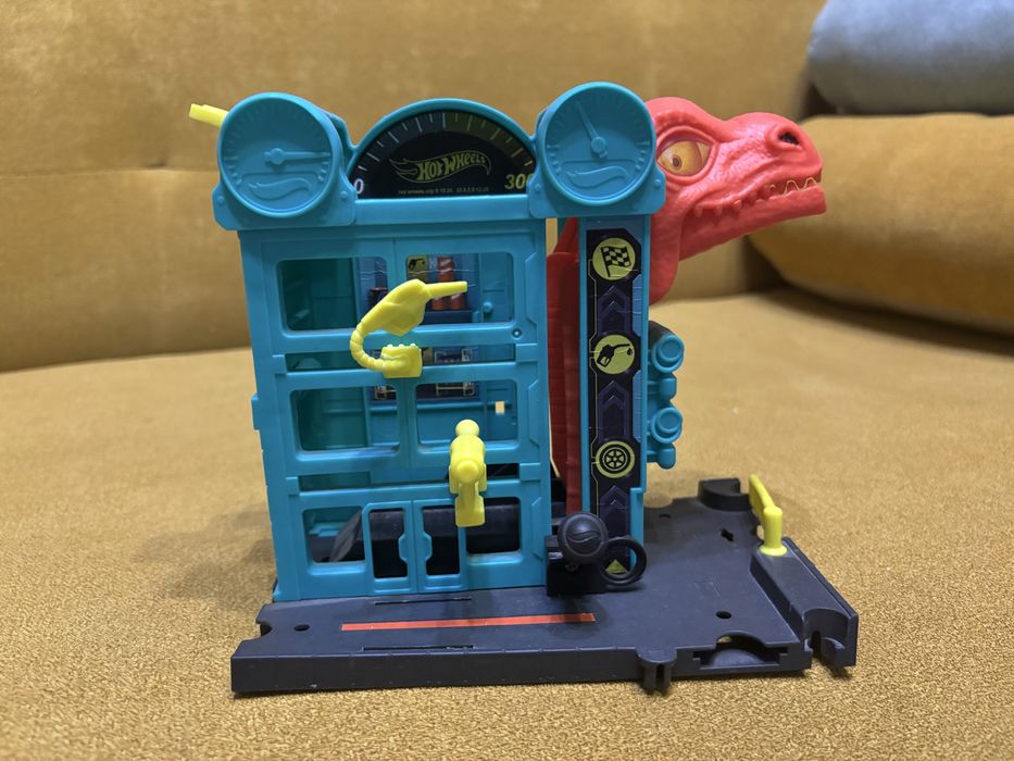 Продам игрушки Hot Wheels (хотвилс)
