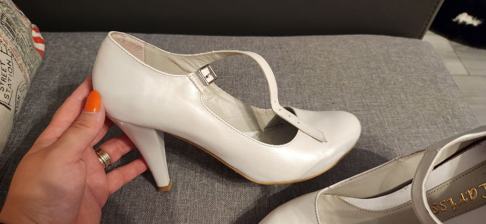 Pantofi albi piele. Mărimea 36