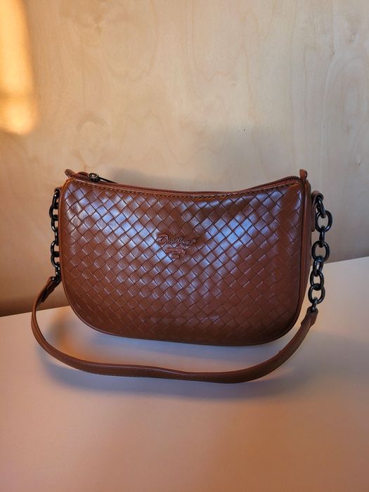 Киімдер сатылады. Багасы 8000 тг.