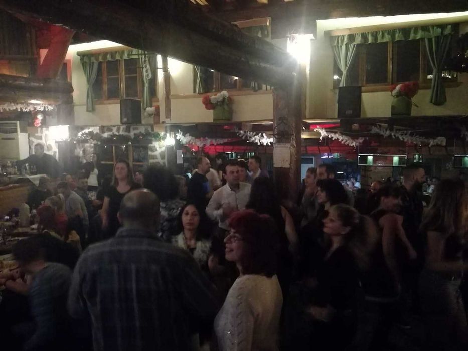 Dj музика, караоке по ваше желание,цени нормални.