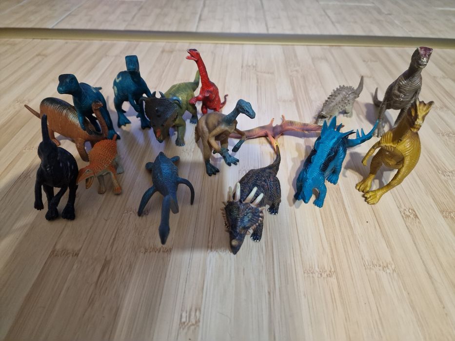 Lot / Set 15 figurine dinozauri din plastic pentru copii