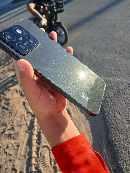 ZTE аты 128гб 90грц