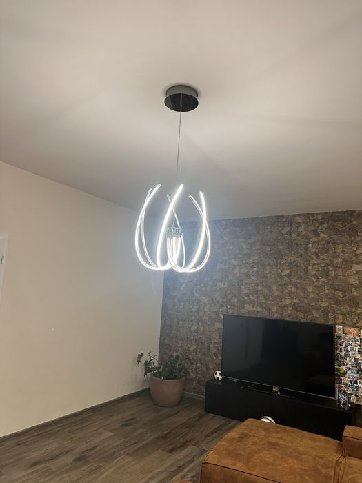 Модерни LED пендели и лампи,различни подели,отлично състояние