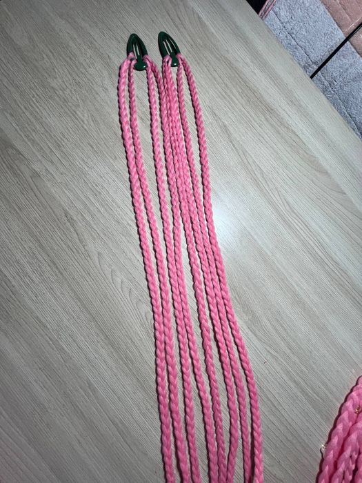 Заколки с канекалоном