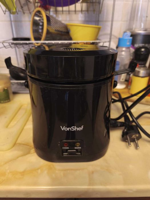 Продавам мини оризоварка VONSHEF- 0.3 л