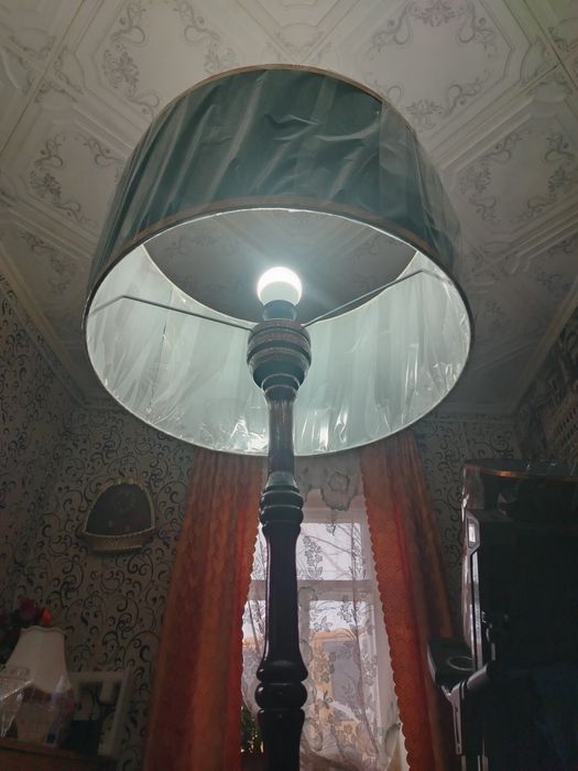 Светильники и торшеры.