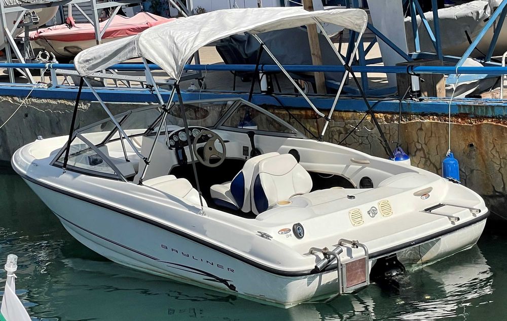 Моторна яхта Bayliner 175 Bowrider