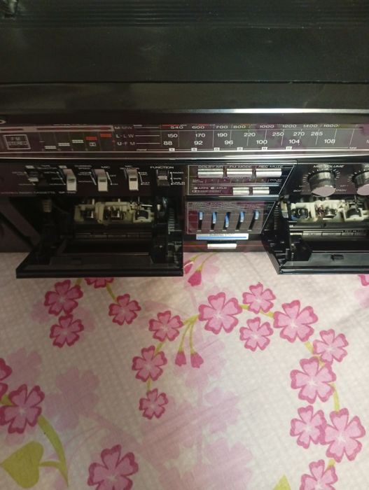 Dublu radio caset Sharp 700  made Japan
