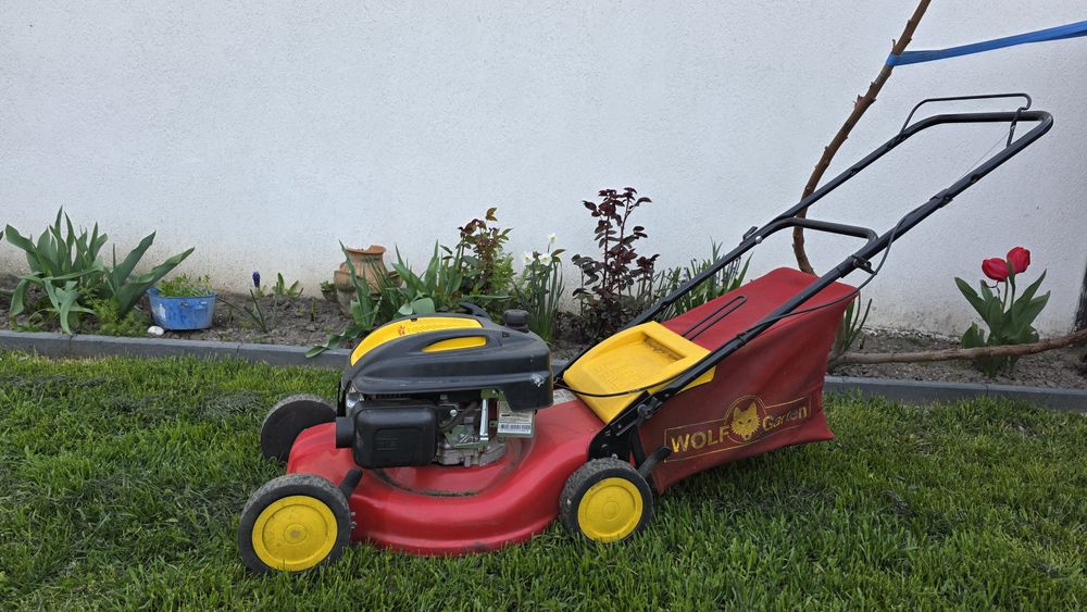 Mașină de tuns iarba