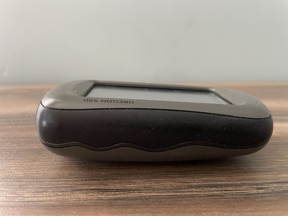 Продаю GPS-навигатор Garmin Oregon 550