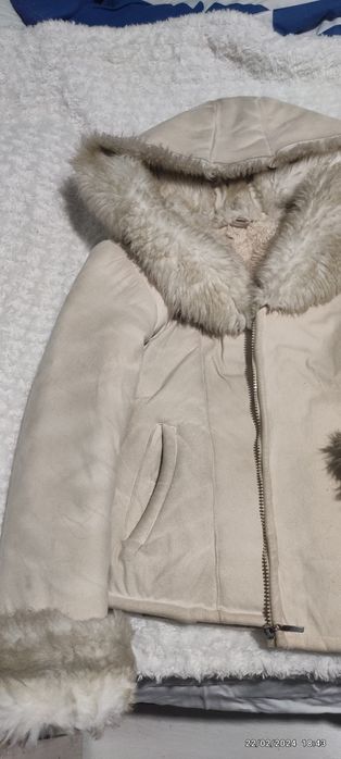 Зимно късо палто с голяма качулка