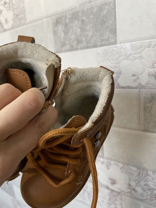 Продам ботинки и чешки