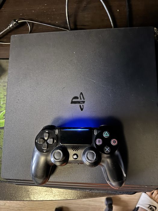 PS4 Pro + controller + multe jocuri + PS Plus