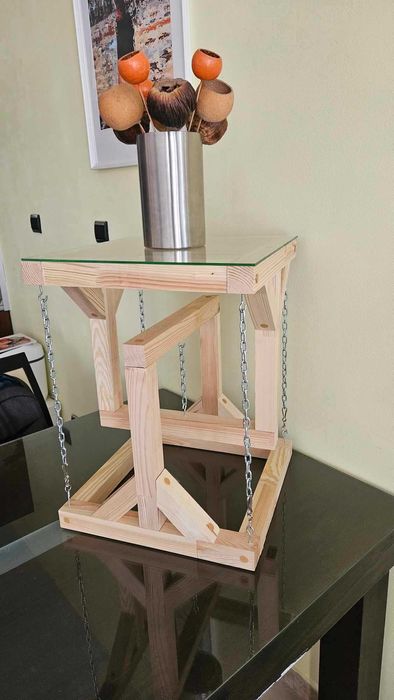 Масичка за кафе, цветя и др., държаща се само на вериги