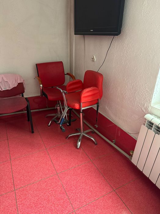 Продам парикмахерское кресло