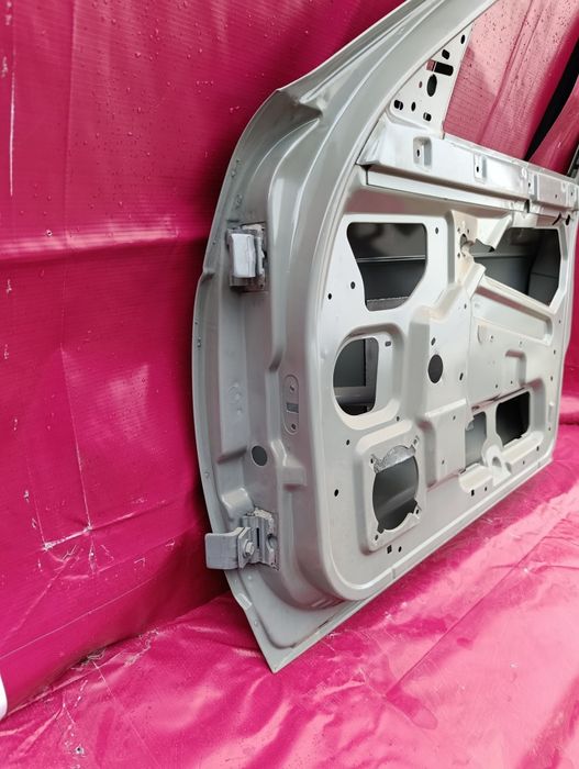 Дверь приора переднии правый