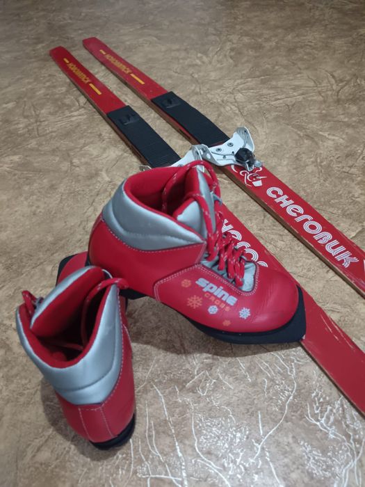 Продам лыжи размер 35-36