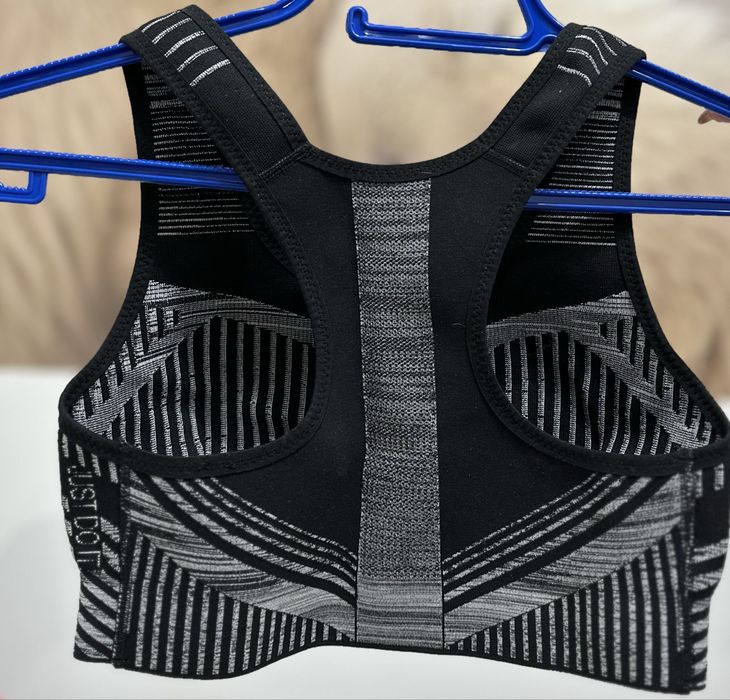 Дамско бюстие на nike flyknit bra