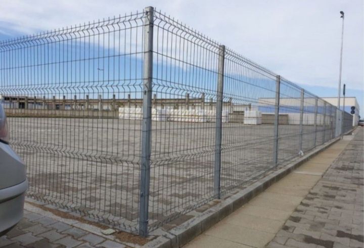 Confecționăm garduri și porți la comanda clientului