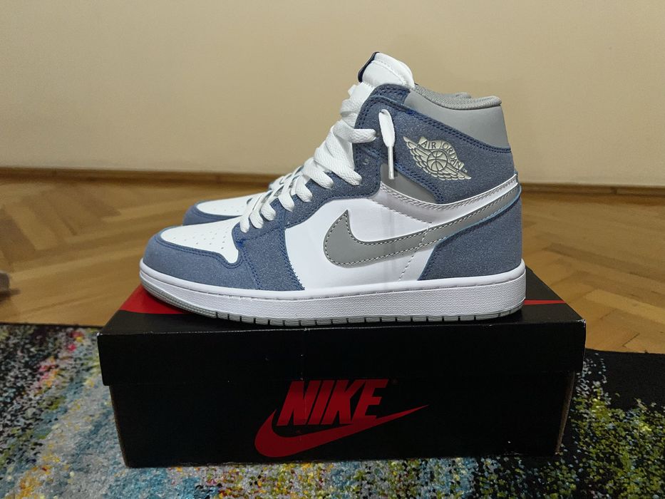 Jordan 1 Retro High OG Hyper Royal