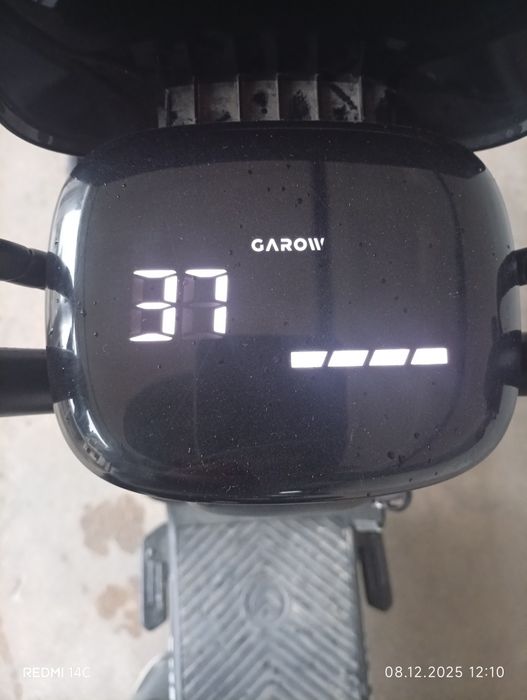 Скутер  новый недавно купил