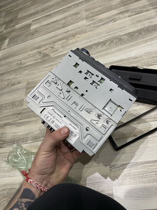 Продавам CD/MP3 плейър за кола Pioneer DEH-3900BT