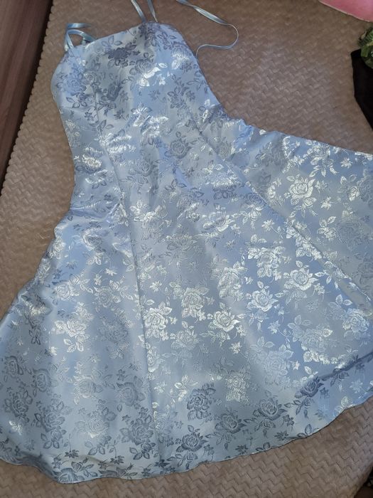 Продам 2 куртки и платье