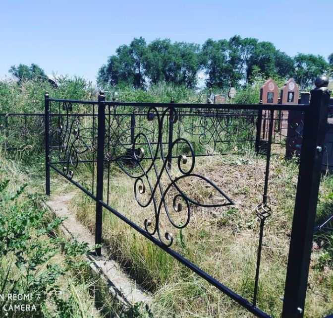 Оградки на кладбище