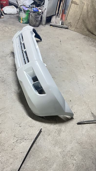 Продам передний бампер тайта прадо