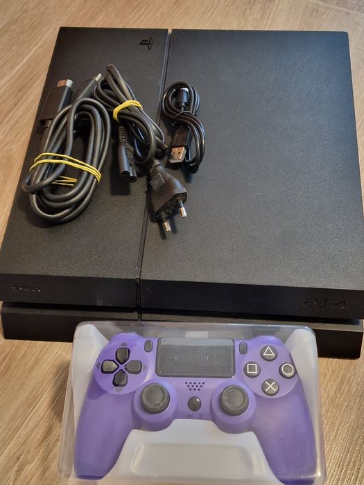 PlayStation 4 black