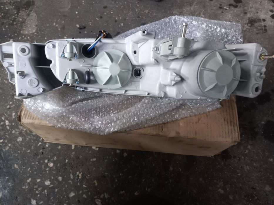 Фара мазда кронос левая