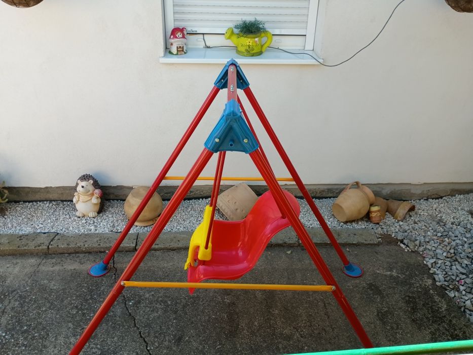 Leagăn pentru copii Lazarid cu vîrsa cuprinsa între 6 luni și 18  luni.