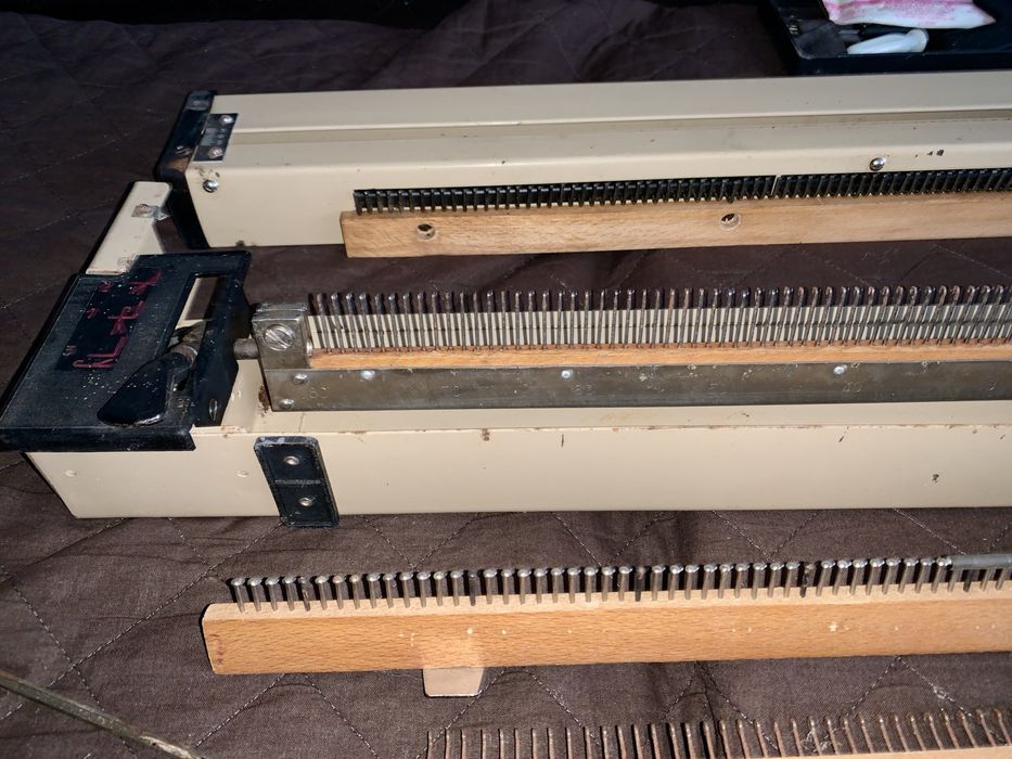 masina de tricotat PYTA 85 (razboi de tesut vechi)