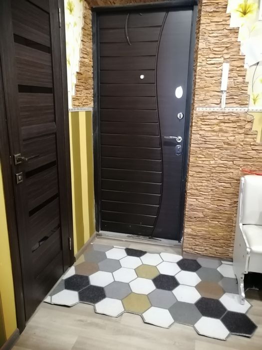 Продаётся трёхкомнатная улучшенная квартира.