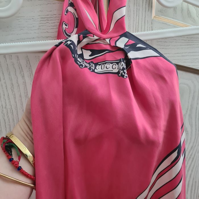 Стильное парео от Gucci