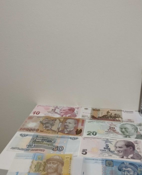 Банкноти нови редки нумизматика стикер , гривна не пригънати подарък