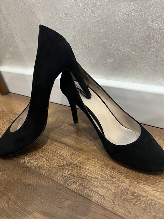 Продам черные туфли