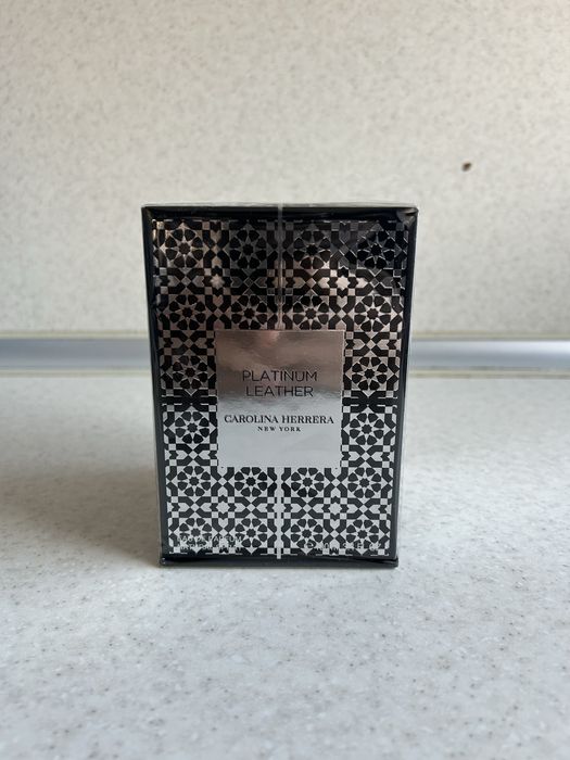 Парфюм Carolina Herrera Platinum Leather